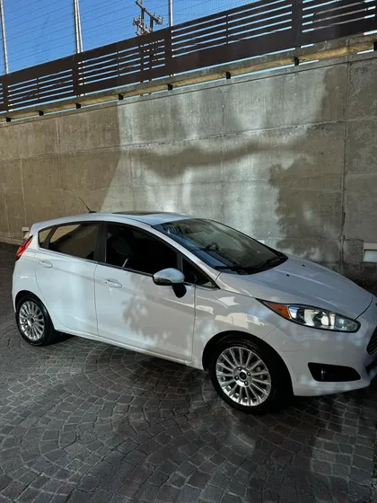 Ford Fiesta Kinetic 1.6 Design 120cv Titanium