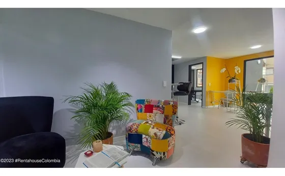 Comercial En  Nuevo Country Rah Co: 25-1293