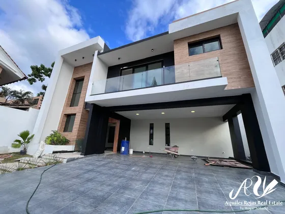 Hermosa Casa En Cerro Hermoso