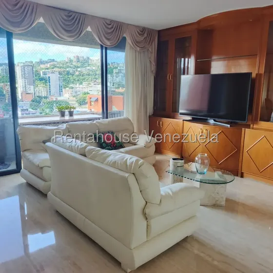 Apartamento En Alquiler En El Rosal 26-11907 As