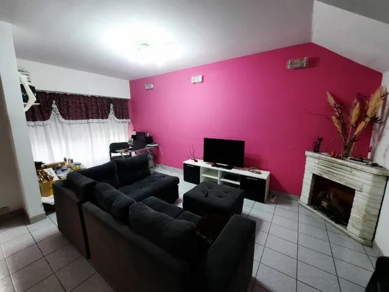 Casa En Venta - 4 Dormitorios 3 Baños - Cochera - 410mts2 - Lanús Oeste