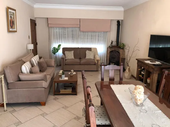 Casa En Venta 3 Dormitorios C/ Patio Las Lomitas