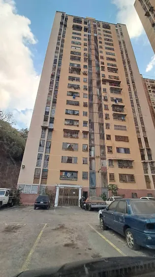 En Alquiler Apartamento Ubicado En La Lagunetica