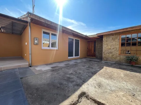 Ref:13138**     Hermosa Y Amplia Casa 2d+2b+ 3 Estacionamien