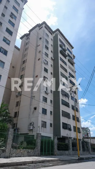 En Venta Apartamento Av. Bolívar, Sector La Ceiba.
