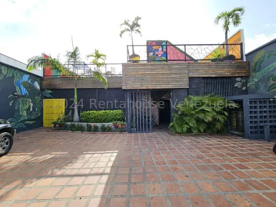Se Vende Fondo De Comercio  La 5ta, En Plena Av Las Delicias, Maracay, 25-619 More