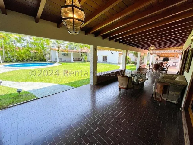 En Venta Hermosa Casa - Urb. Cerro Verde.