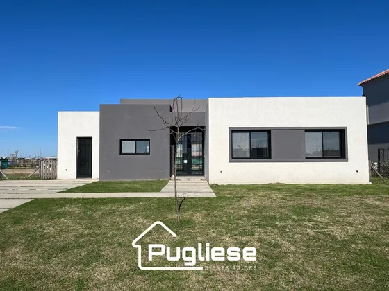 Casa En Venta A Estrenar En Barrio Riberas Puertos Escobar En Planta Baja