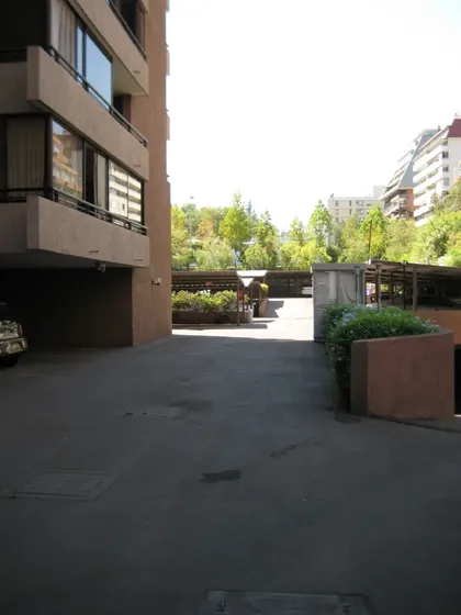 Estacionamiento Primer Piso Techado