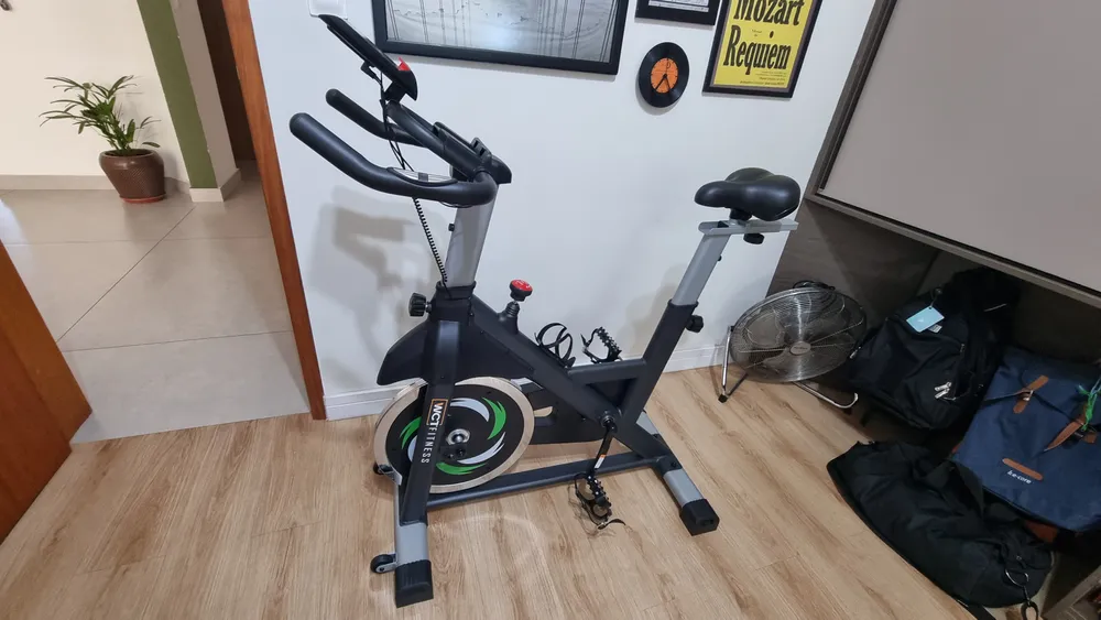Bicicleta Ergométrica Spinning 20kg Wct Fitness Cor Preto/Verde - Imagem 3