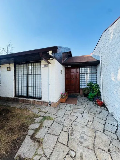 Casa En Las Condes  5d - 2b - 2e (97920)