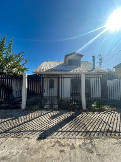 Casa 3 Hab 2 Baños Y 2 Estacionamientos - Curicó