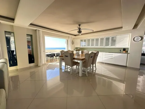 Apartamento Amueblado En Venta Y Alquiler En El Malecón Con Vista Al Mar.