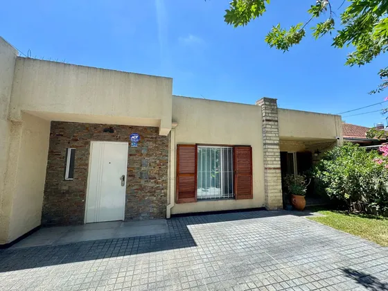 Venta Casa 5 Ambientes Hurlingham Piscina 
