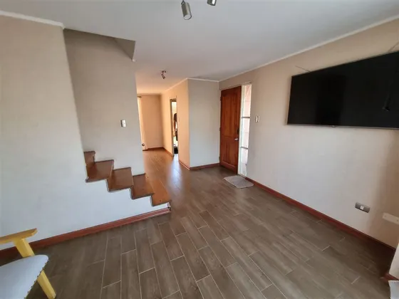 Casa En Venta 3d, 3b En Barrio Los Castaños, Maipú