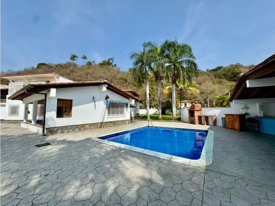 Se Vende Casa 900m2 4h+s+anexo Colinas De Tamanaco