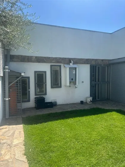 Casa En Venta De 3 Dorm. En La Florida