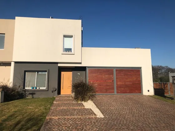 Casa En Venta En Barrio Hudson Chico