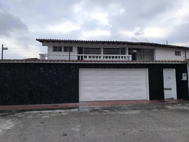 Casa En Venta En Pirineos Calle El Limoncito/im