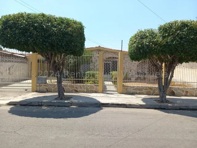 Hermosa Casa Quinta En Ciudad Alianza En Conjunto Privado, Con Amplios Espacios, Buena Distribución, Calle Cerrada, Con Portón Eléctrico, A Pocos Metros De La Autopista 