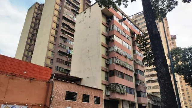 Venta De Cómodo E Iluminado Apto En La  La Concordia, Av Sur 4 Entre Esquinas De Reducto Y Glorieta, Frente A La Alcaldía Libertador, Parroquia Santa Teresa