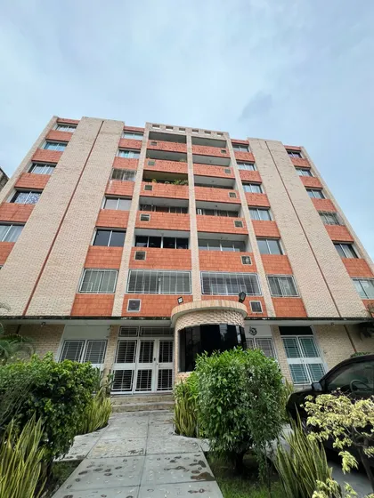 Oportunidad En La Avenida Bolivar Res Caroni Suites-sl