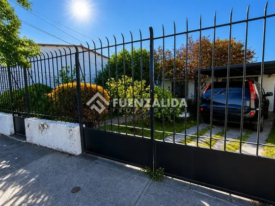 Casa En Venta De 3 Dorm. En Recoleta