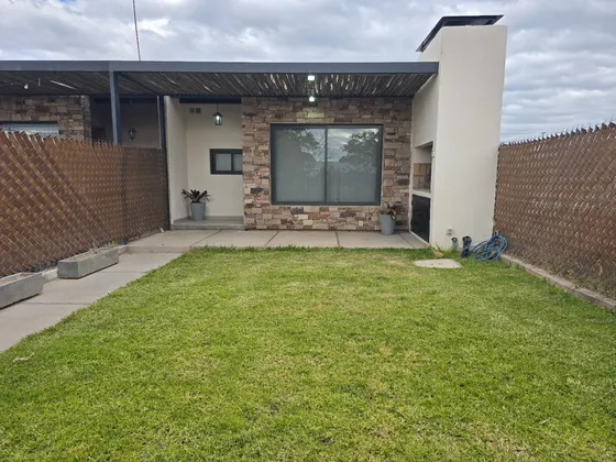 Venta Casa 2 Dormitorios Coquimbito Con Cochera