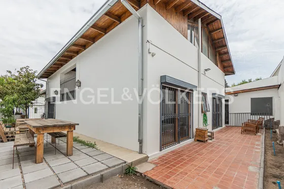 Casa En Pasaje, Cercana A Plaza Ñuñoa