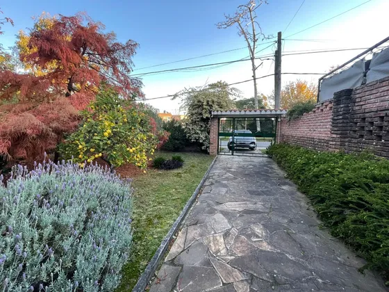 Gran Oportunidad Con Orden De Venta. Casa Con Amplio Terreno En Solymar Sur Costa De Oro. Mucho Potencial En La Mejor Zona.  