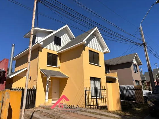 Vendemos Amplia Casa 3 Pisos Con 4d/2b En Curauma Valparaiso