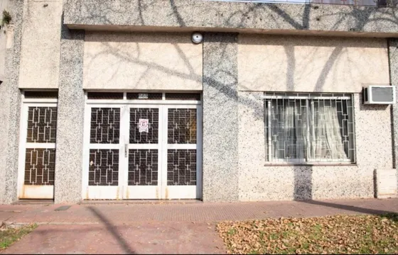 Venta Casa De 2 Dormitorios Apto Crédito En Barrio Sarmiento