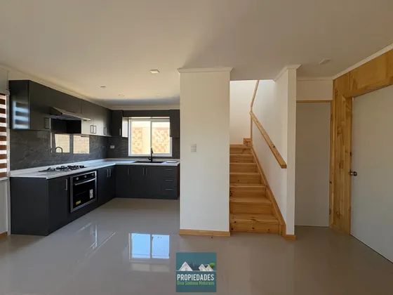 Hermosa Casa De Dos Pisos En Los Vilos