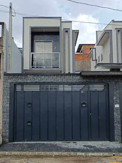  Sobrado Novo 2 Suítes, 2 Vgs, Isolado