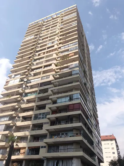 Cómodo Y Gran Depto Con Bodega, A Pasos De Metro