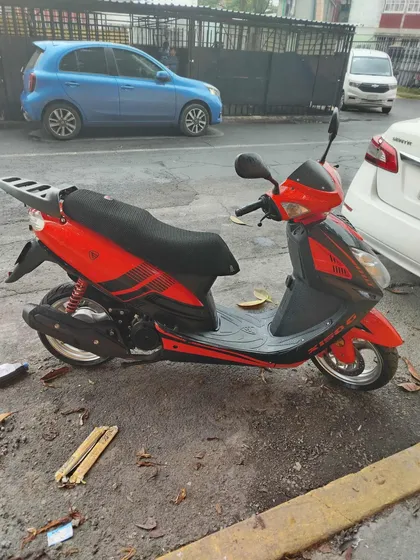 Motoneta Italika F150 Naranja  Con Negra