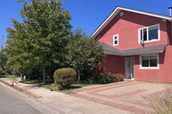 Casa Con Piscina En Condominio Cántaros De Buin