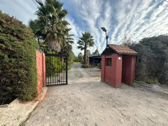 Amplia Parcela Con 2 Cabañas En Condominio