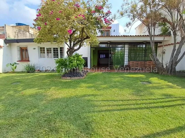 Acogedora Casa Ubicada En Trigal Norte, En Calle Cerrada Con Vigilancia, Para Quienes Deseen Comodidad, Seguridad Y Tranquilidad En Su Hogar, Además De Las 4 Habitaciones