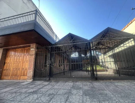 Casa 4 Ambientes En Venta En La Matanza Con Jardín