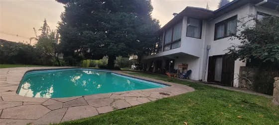 Casa En Arriendo De 7 Dorm. Arrayan
