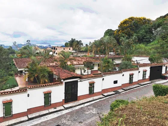 Casa Remodelada Con Anexo Oportunidad De Inversión, Via A Pacheco Cerca De Los Helechos, San Antonio De Los Altos 