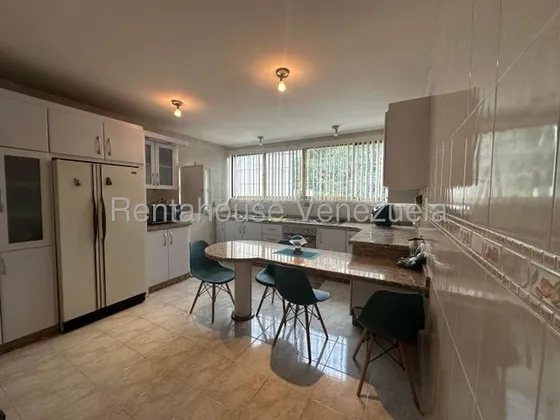 Casa En Alquiler En Prados Del Este  25-2208 K.f