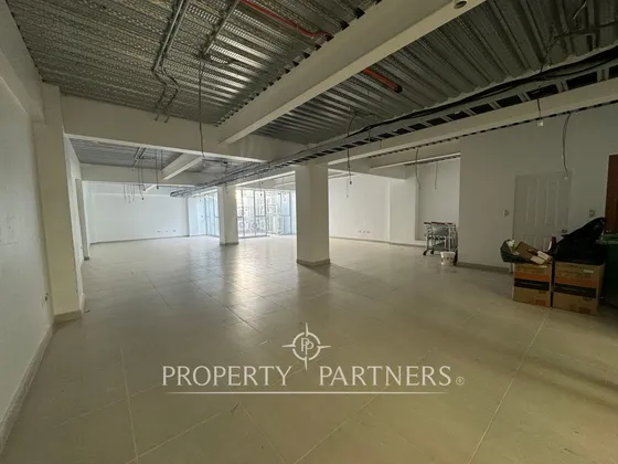 Arriendo De Plantas Libres En Edificio Comercial Y...