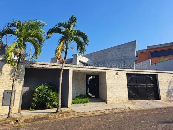 Rz Vende ¡no Te Lo Pierdas! Casa Familiar Con Piscina Privada, Perfecta Para Disfrutar Del Verano Con Amigos Y Familiares. 25-16249 Jun18