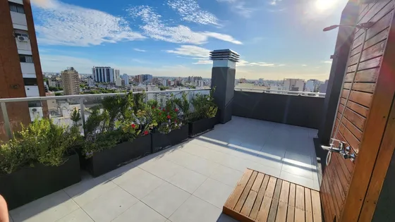 D U E Ñ O 1 Amb 53 M2 En Esquina, Unico! Con Tres Ventanas Hasta El Piso. Exageradamente Luminoso. Ver Video! C/ Balcon, 9° P, Con Ameneties. Subte Pichincha. Cerca Uade Y Facultades