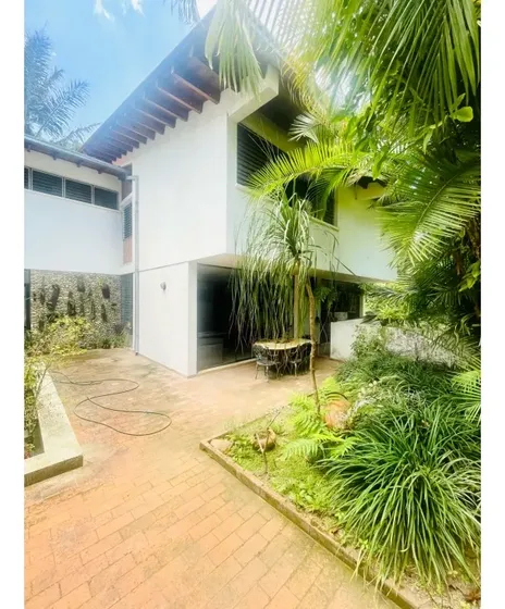 Vendo Casa En Calle Cerrada 750m2 La Castellana 8996
