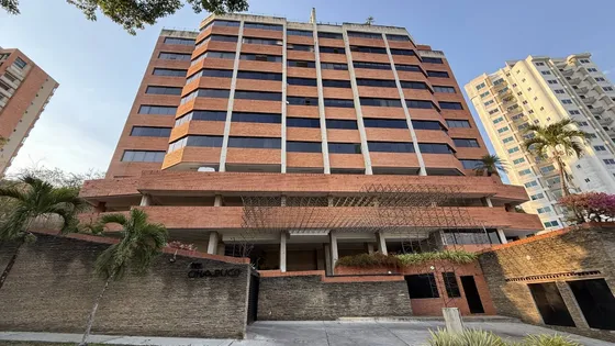 Hortiz 276792 En Venta Lujos  Penthouse En El  Parral, Edificio Cinaruco, 650m2, Calle Cerrada. Piscina, Planta 100%, Pozo De Agua. Valencia, Edo. Carabobo.