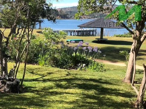 Casa En Venta De 6 Dorm. En Vichuquén