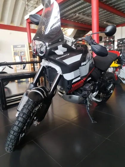 Impecable Ducati Desert X Livery Rr22